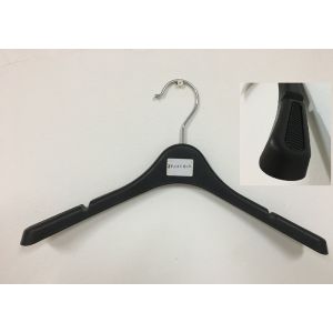 PLASTIC HANGER 37.5 BLACK -CTN JP632A-39.5