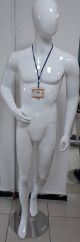 MALE MANNEQUINE WITH EGG HEAD