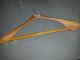 HANGER WOODEN WITH SQUARE BAR WITH BROWN RUBB